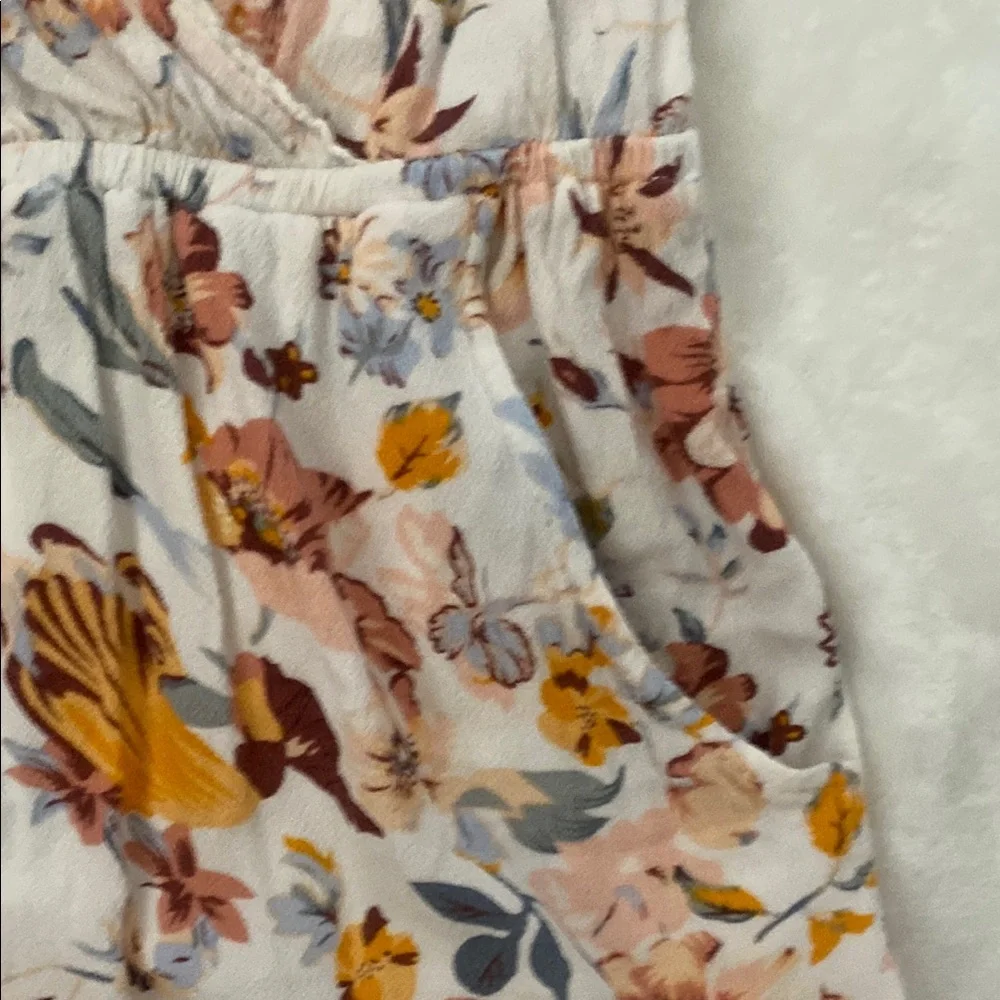 KENDALL & KYLIE Floral Sleeveless Top.. Size S
